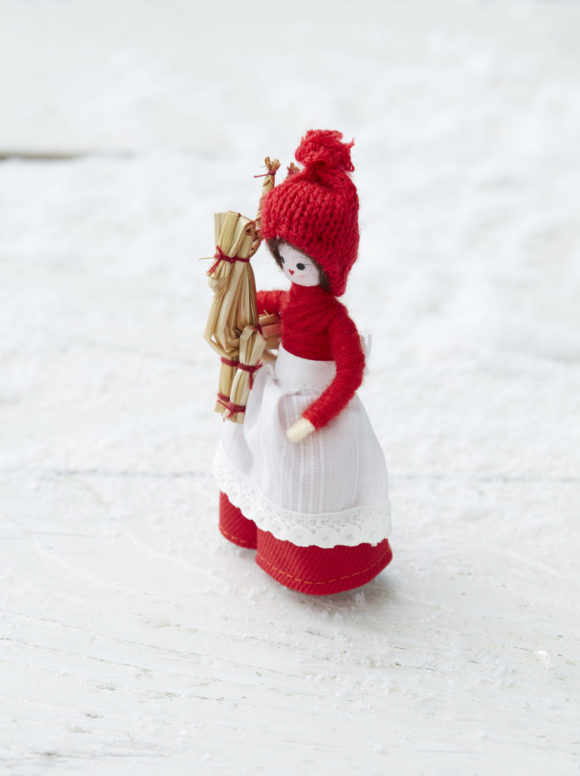 EMILIE et son chevreuil de paille